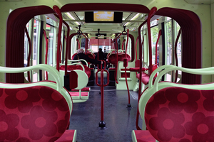 Photo de l'int&eacute;rieur d'une rame ligne 2
