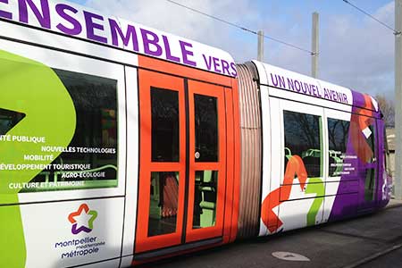 Rame de tramway habill&eacute;e en Montpellier M&eacute;diterran&eacute;e M&eacute;tropole